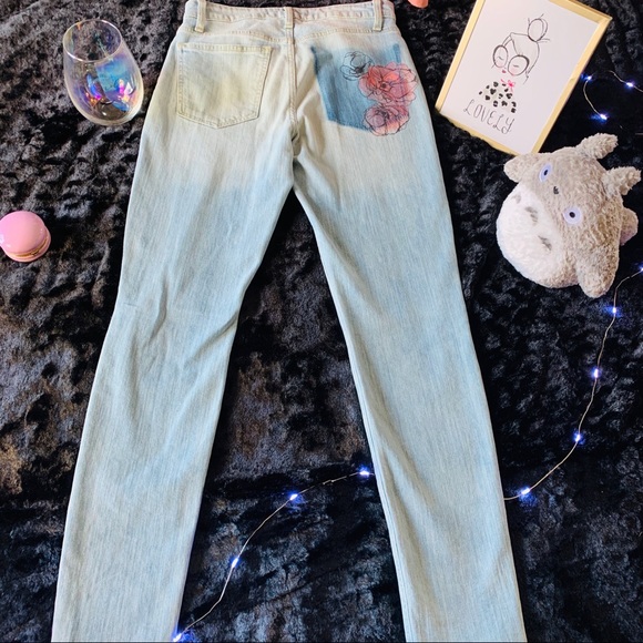 Joe’s Jeans Floral Blue Jeans - Picture 5 of 6